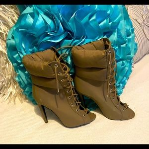 Olive Green Shoe Lace boots